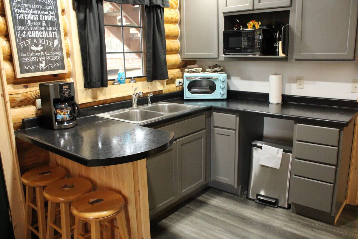 riverview whirlpool suite (3-4 person) | private kitchenette | microwave, coffee/tea maker, freezer, paper towels