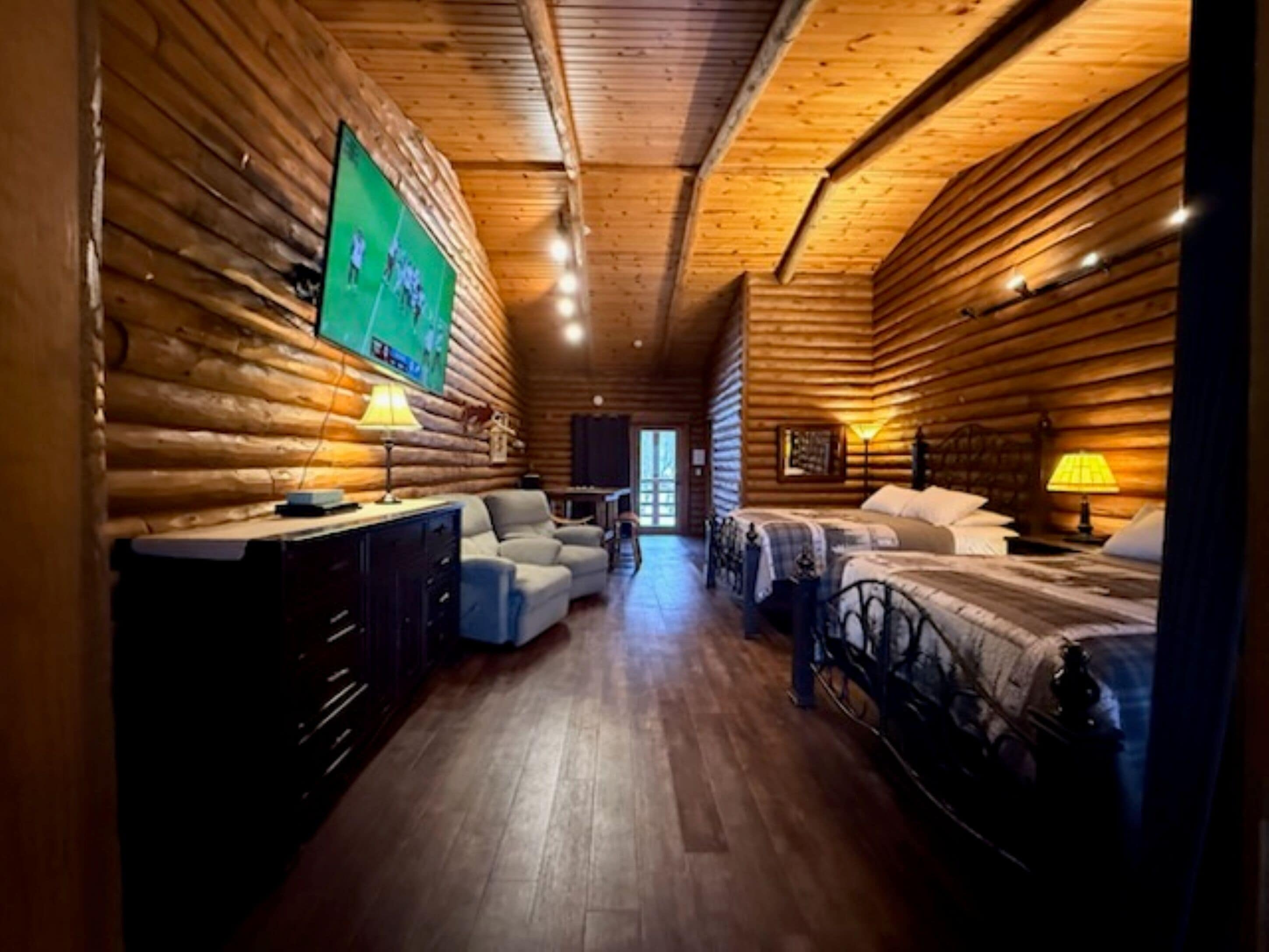 Riverview Lodge Room (4 person)