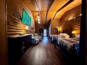 Riverview Lodge Room (4 person) | 1 bedroom, Select Comfort beds, individually decorated - Cedar Lodge and Settlement (Wisconsin Dells)