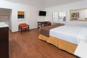 Premium bedding, individually decorated, individually furnished, desk - Adara Hotel Palm Springs (Palm Springs)