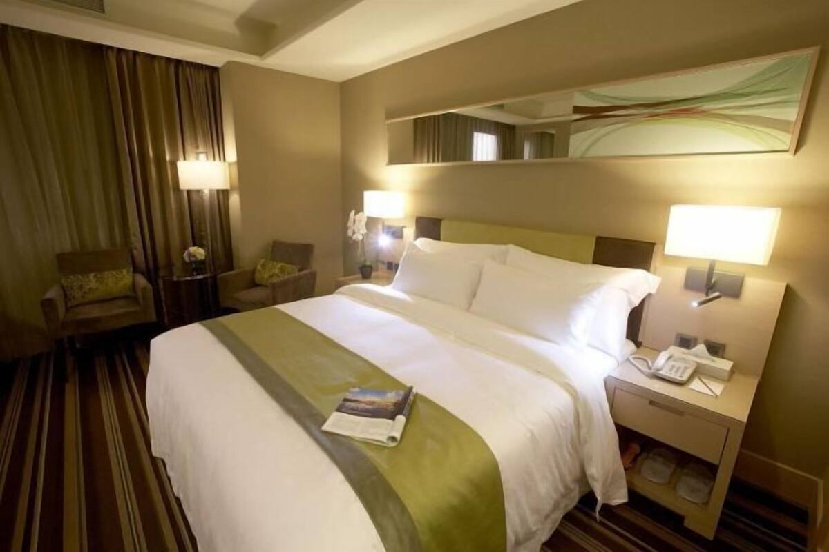 In-room safe, blackout drapes, free wired internet, bed sheets