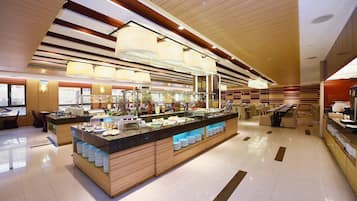 Daily self-service breakfast (TWD 638 per person)