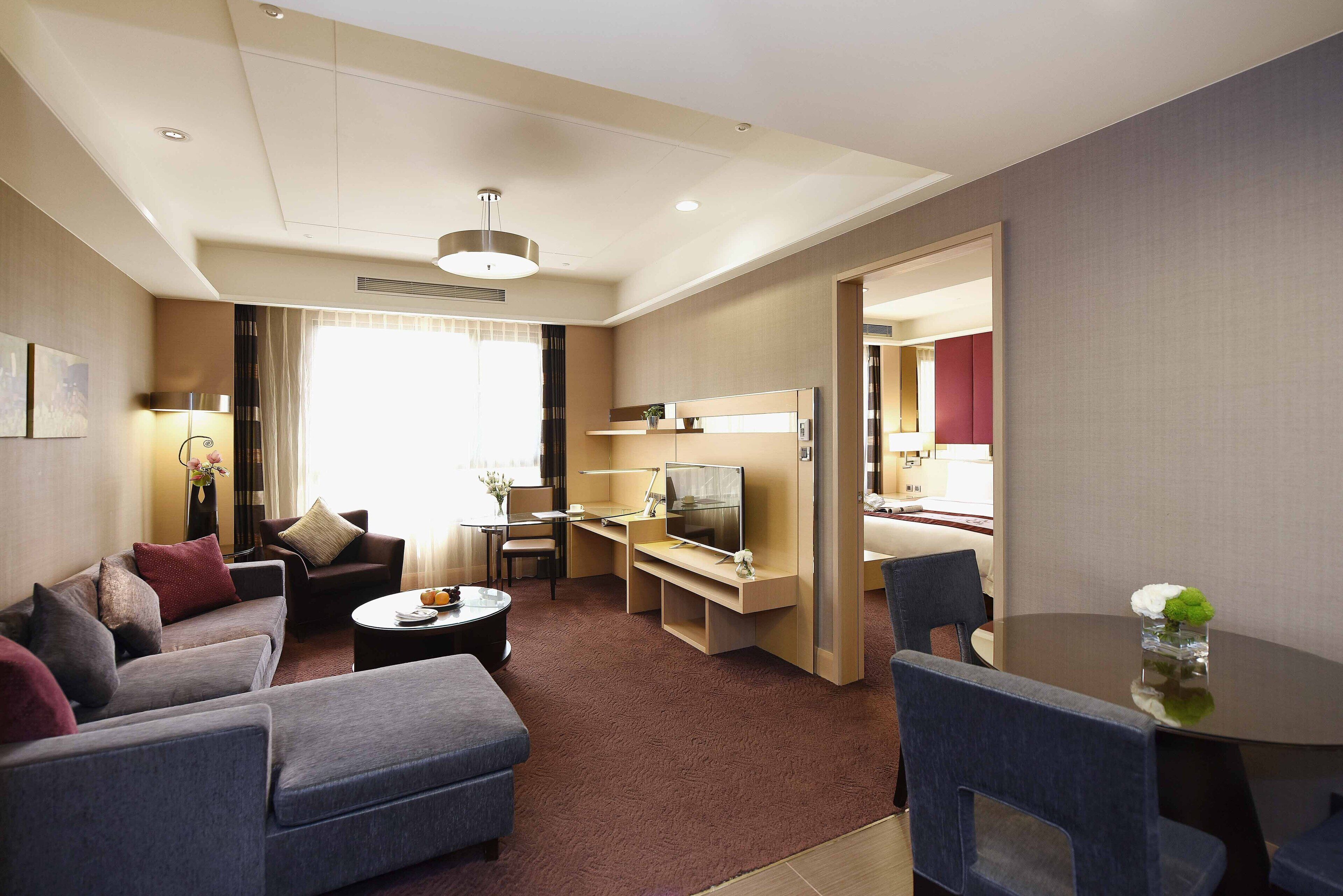 executive suite, 1 double or 2 single beds | living area | lcd tv