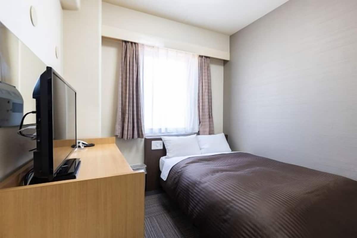 Desk, blackout drapes, iron/ironing board, free WiFi