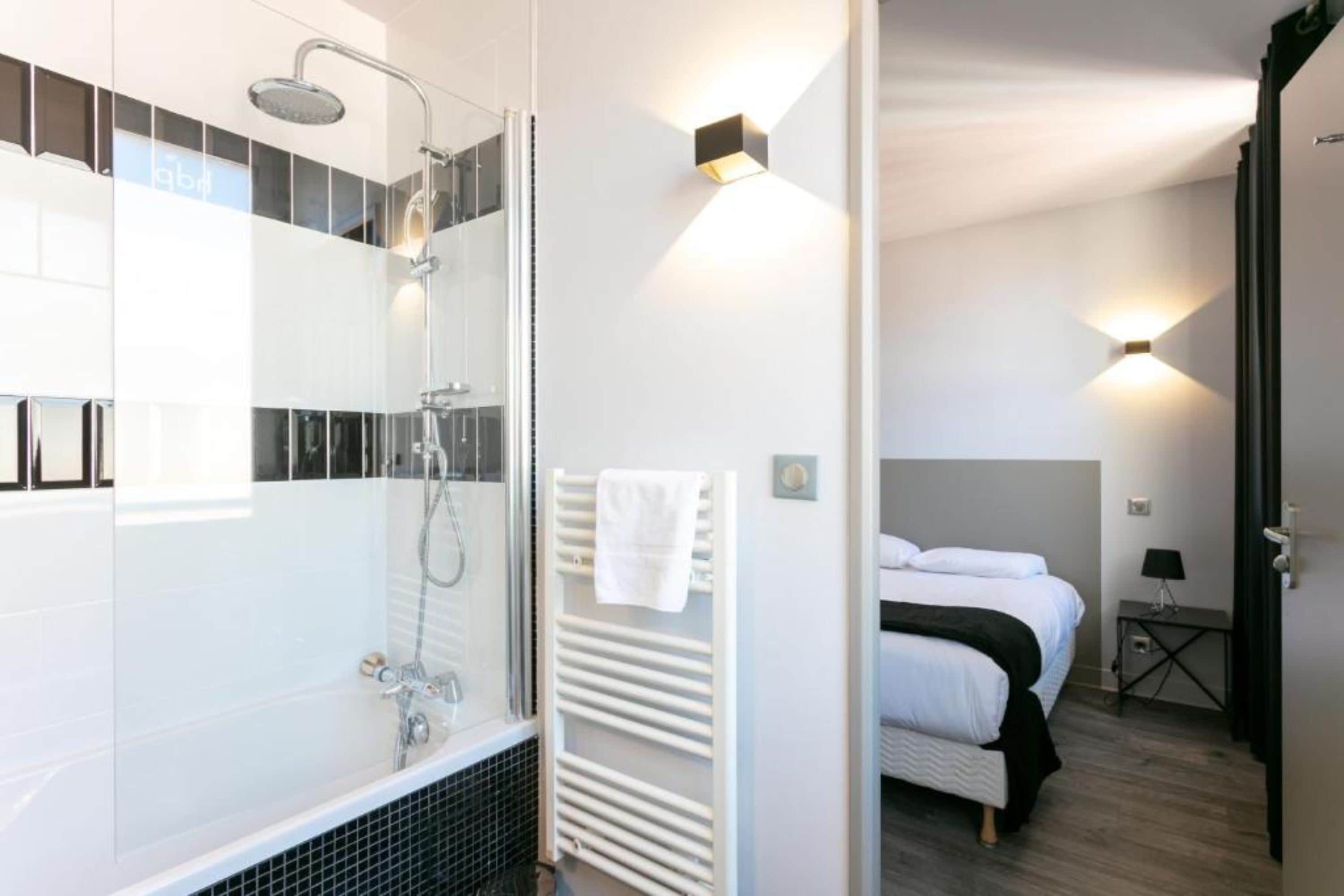classic room (chambre cosy cote patio) | bathroom | free toiletries, hair dryer, towels