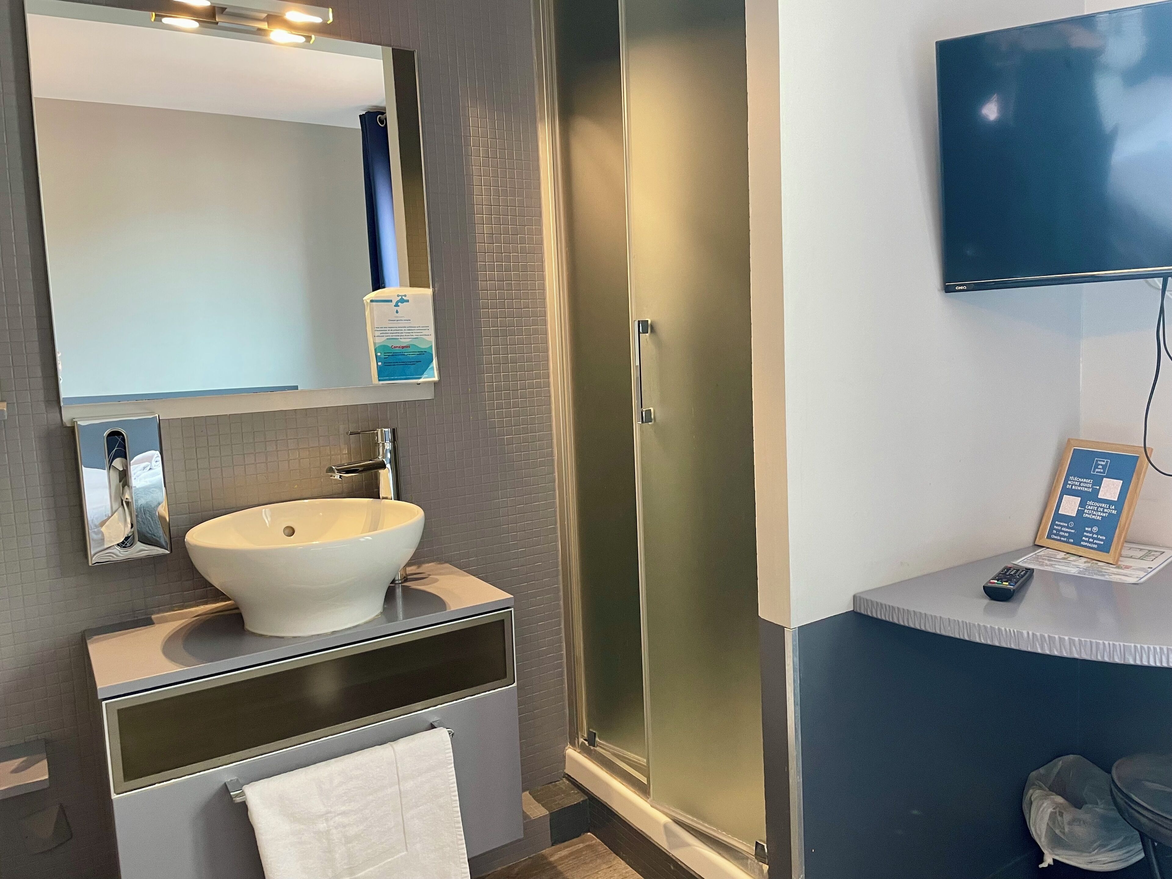 classic single room (chambre singuliere cote patio) | bathroom | free toiletries, hair dryer, towels