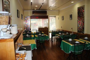 Daily continental breakfast for a fee - Hotel Estoril Porto (Porto)