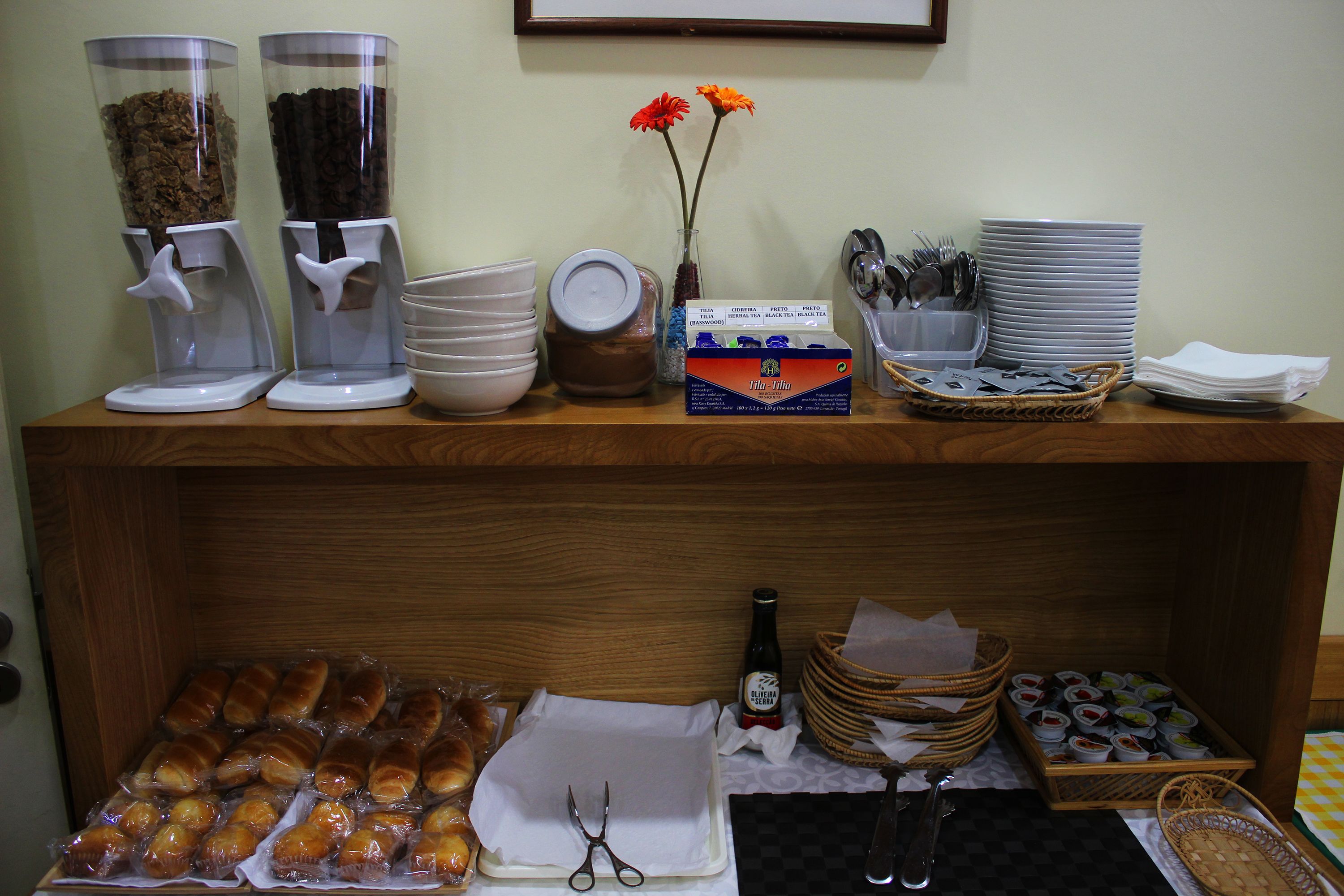 daily continental breakfast (eur 8 per person)