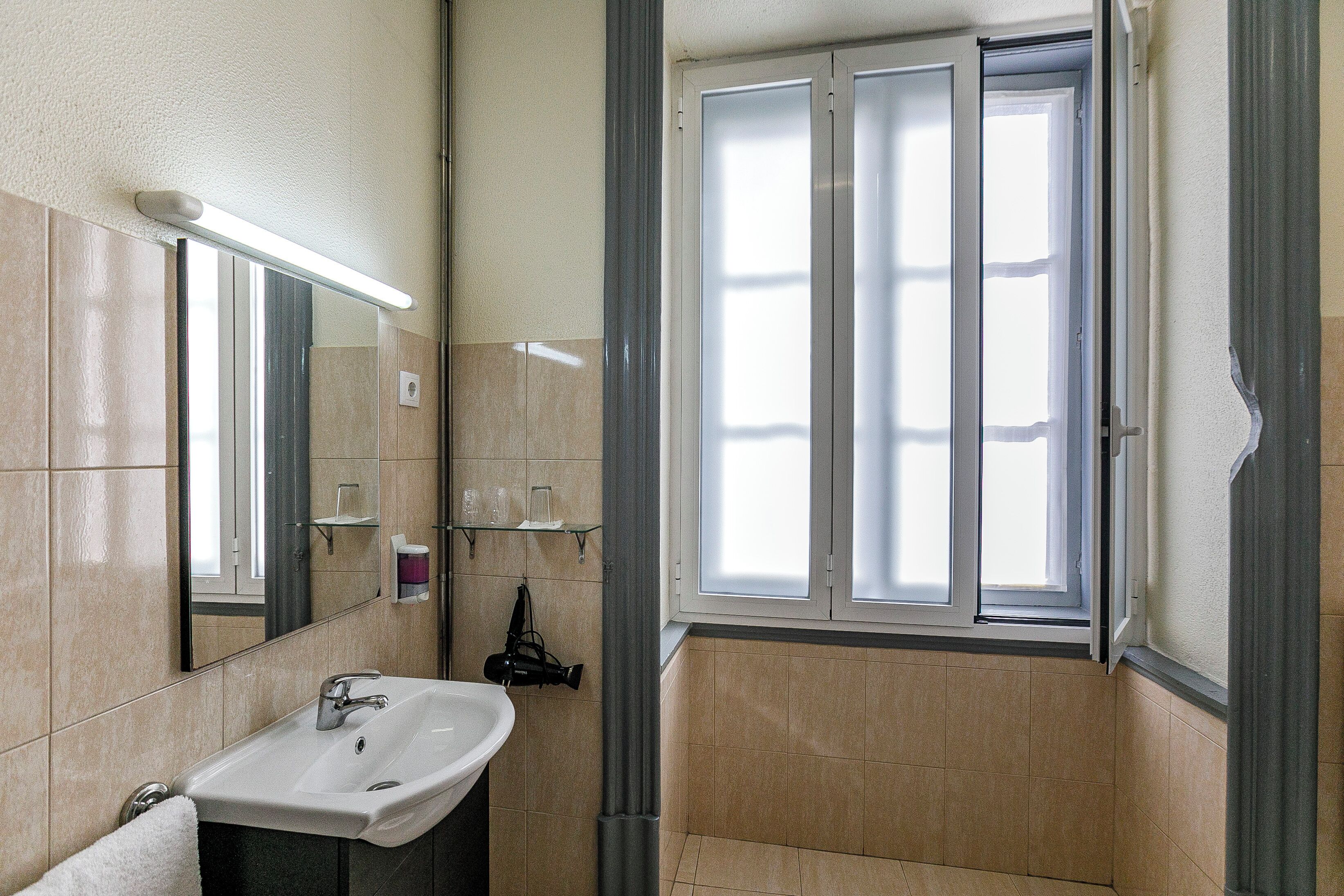 standard triple room | bathroom | shower, hair dryer, towels