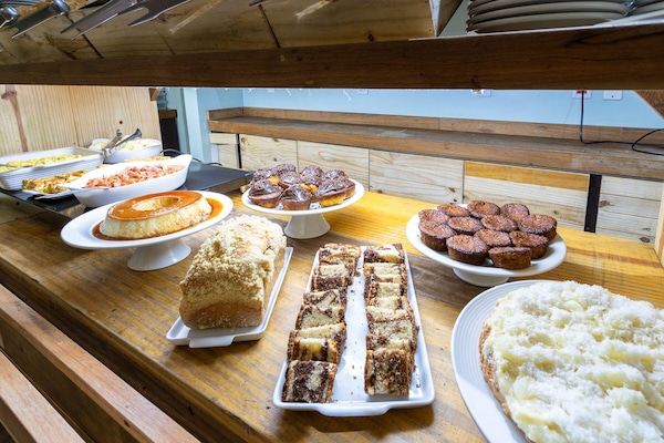 Daily buffet breakfast (BRL 35 per person)
