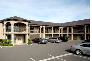 Property entrance - Salerno Motel Apartments (Christchurch)