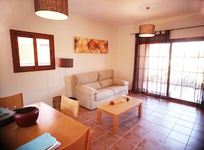 Flat-screen TV - Santara Wellness Resort (Santa Pola)