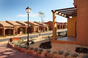 Down comforters, iron/ironing board, bed sheets - Santara Wellness Resort (Santa Pola)