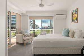 Deluxe-Apartment, 1 Schlafzimmer | Individuell dekoriert, individuell eingerichtet, Bügeleisen/Bügelbrett