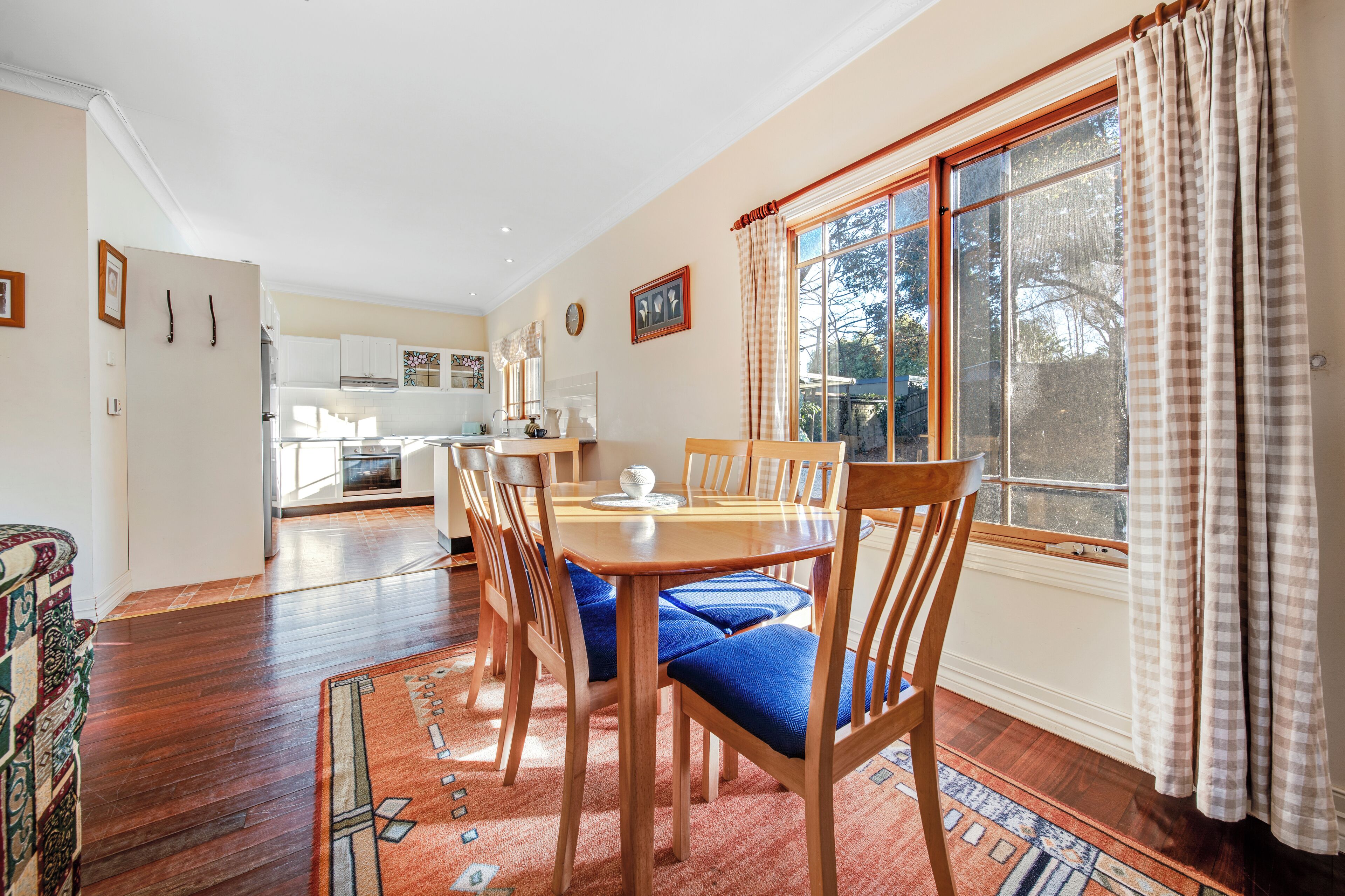 Leura Mall Three Bedroom Cottage | 3 bedrooms, individually decorated, individually furnished