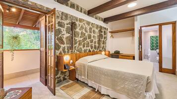 Premium Double Room, Jetted Tub | 1 bedroom, minibar, bed sheets