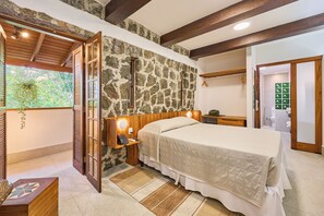 Quarto casal premium, banheira de hidromassagem | 1 quarto, frigobar, roupa de cama