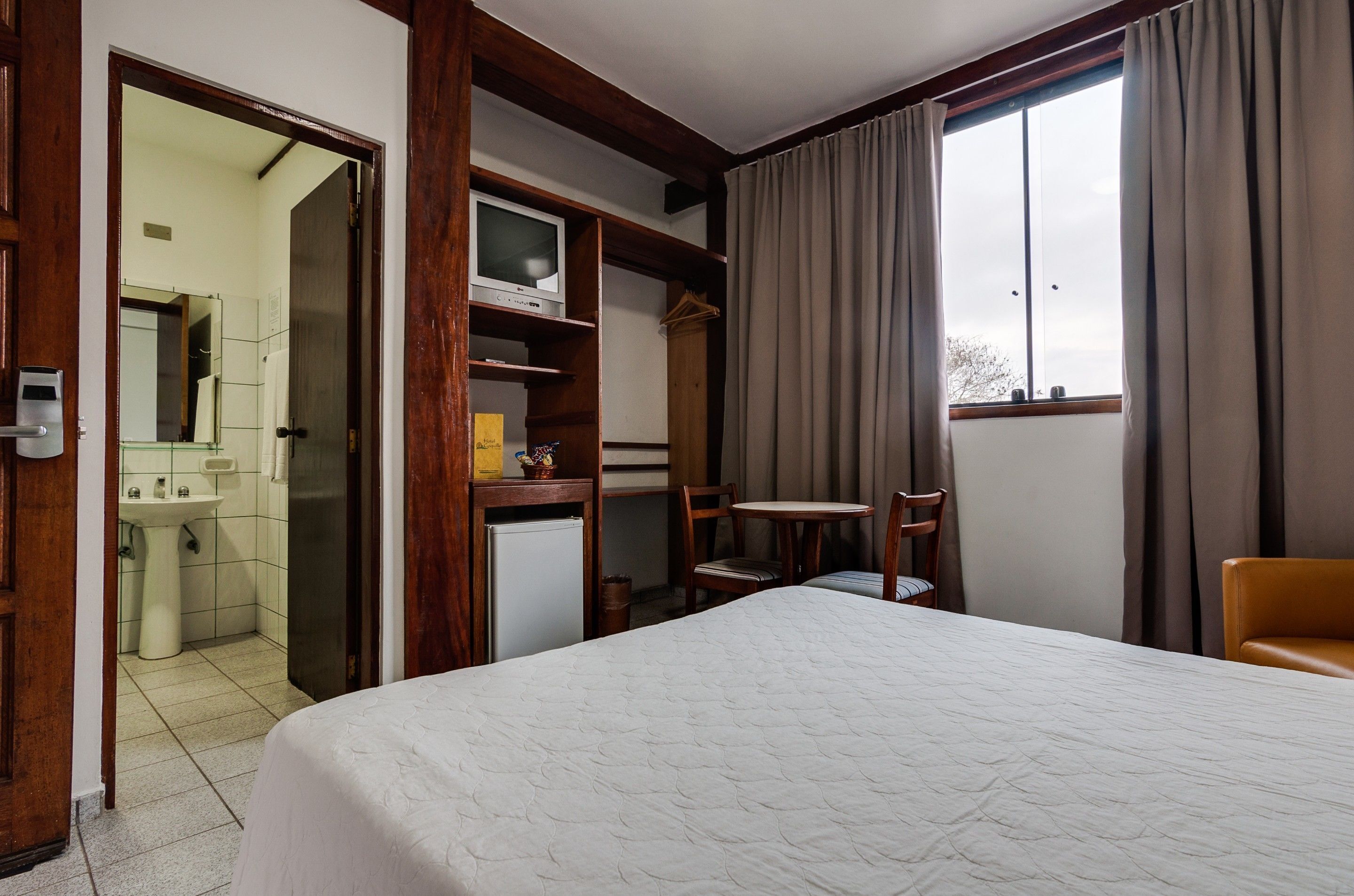 1 soverom, minibar og sengetøy