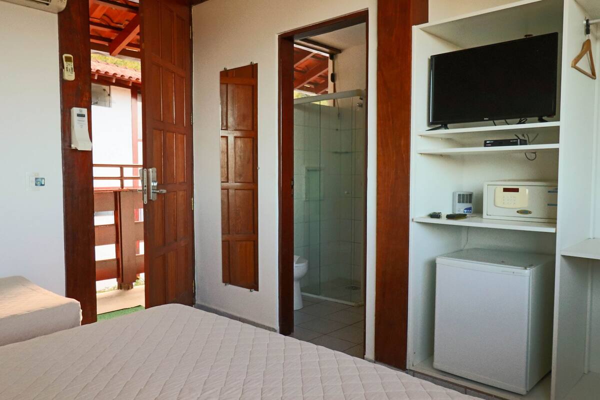 1 soverom, minibar og sengetøy