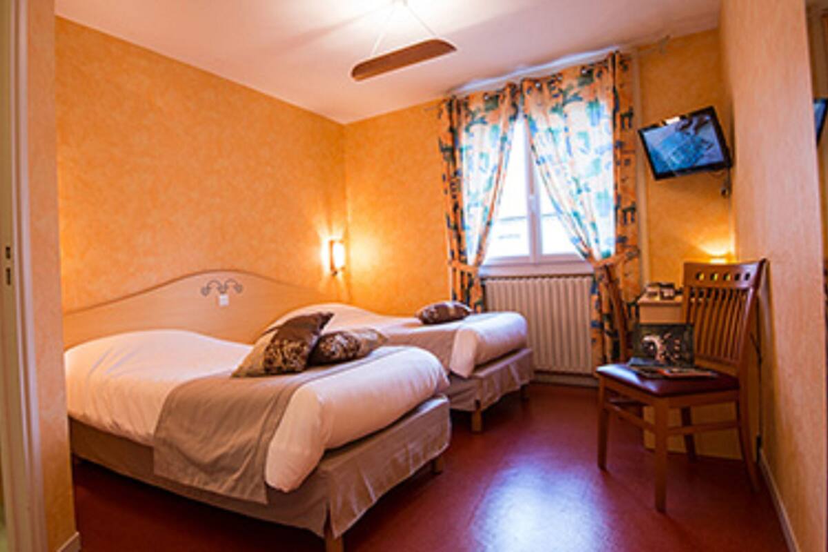 Standard Room, 2 Twin Beds | WiFi (free)