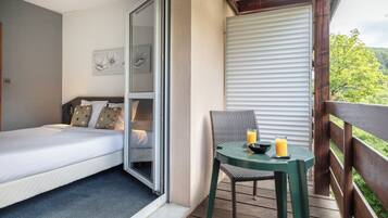 Chambre classique vue foret | Décoration personnalisée, ameublement personnalisé, bureau