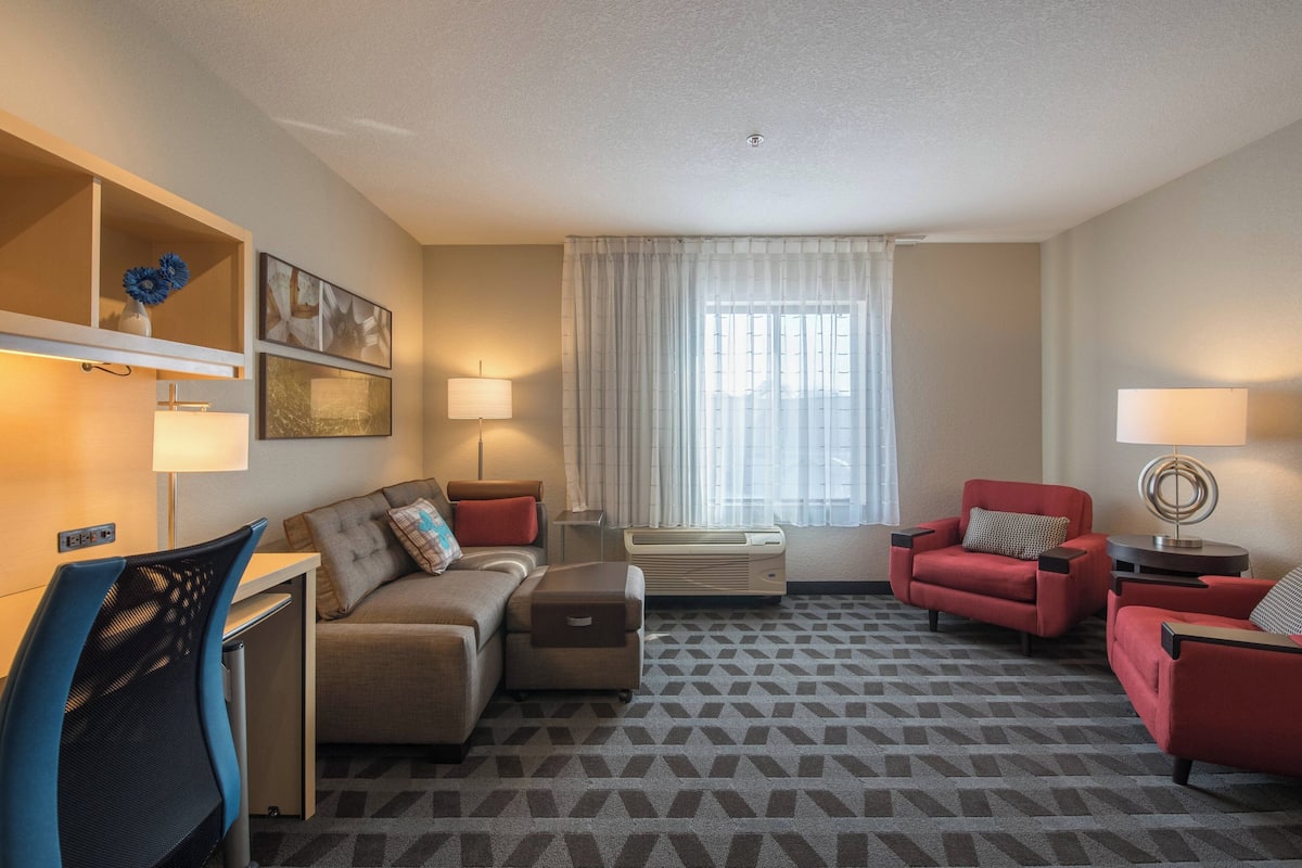 Suite, 1 Bedroom, Non Smoking | Living area