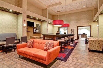 Hampton Inn & Suites by Hilton Red Deer