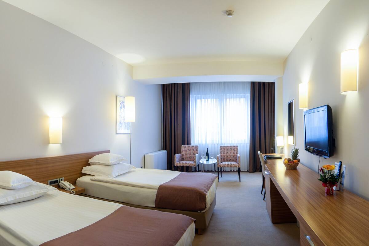 Superior Double or Twin Room (incl. Free Sauna World) | Hypo-allergenic bedding available, in-room safe, desk, cribs (free)