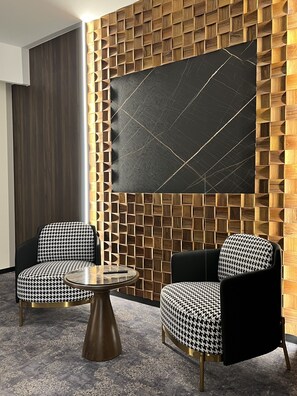 Hypoallergeen beddengoed, een kluis op de kamer, een bureau