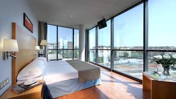 Junior Suite | 1 bedroom, minibar, in-room safe, desk