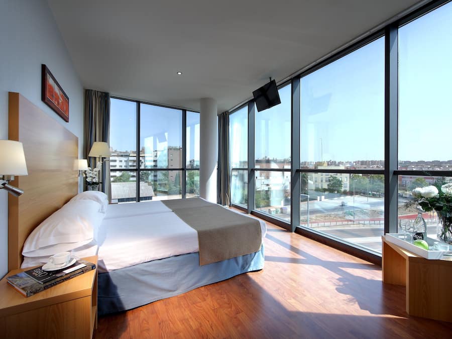 Junior suite | Een minibar, een kluis op de kamer, een bureau, verduisterende gordijnen