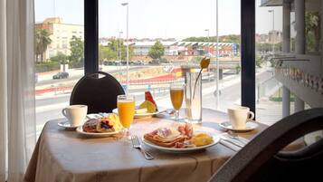 Desayuno buffet todos los días (con cargo)