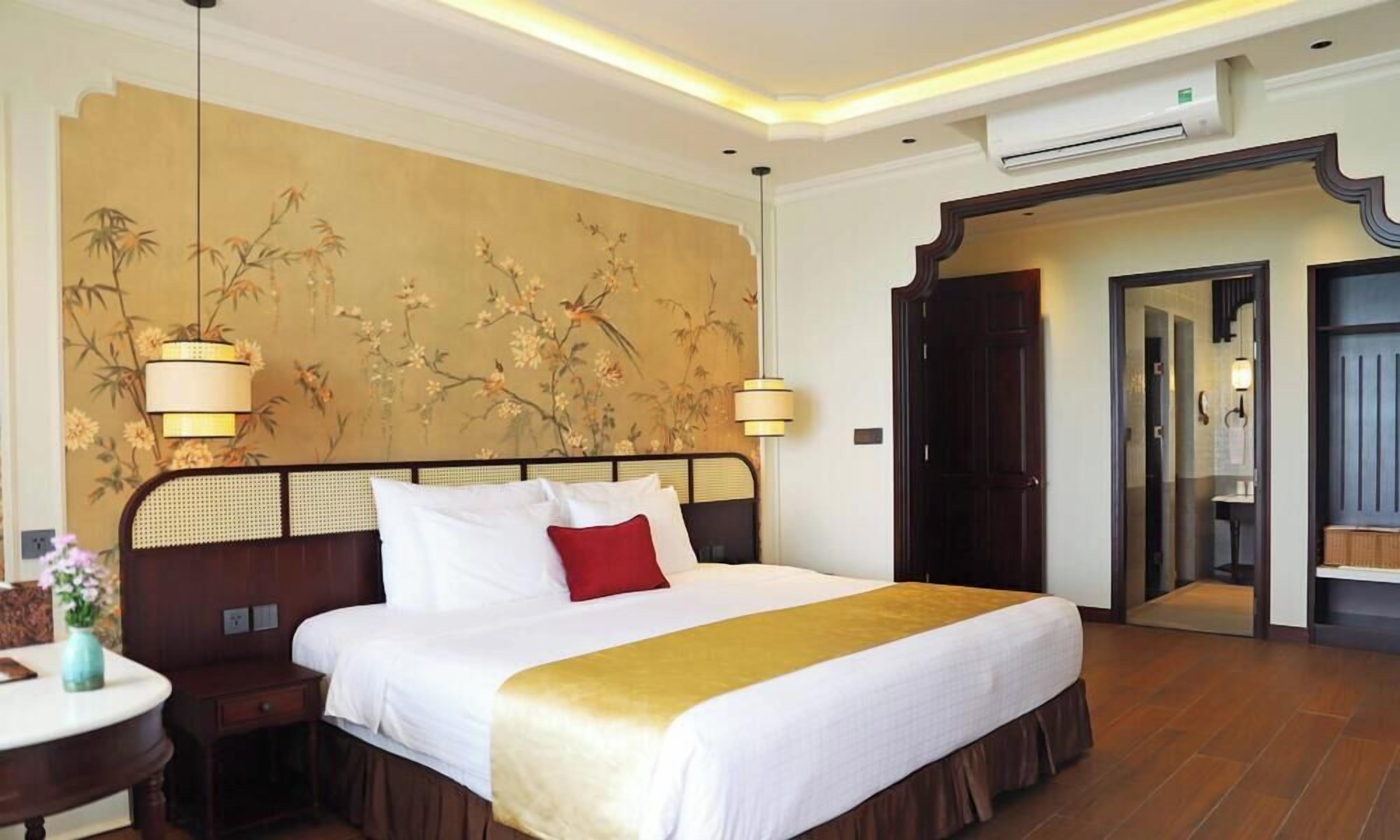 Minibar, in-room safe, desk, blackout curtains