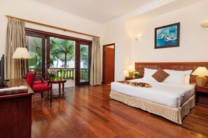 Bungalow, vista al jardín | Vista a la playa o el mar