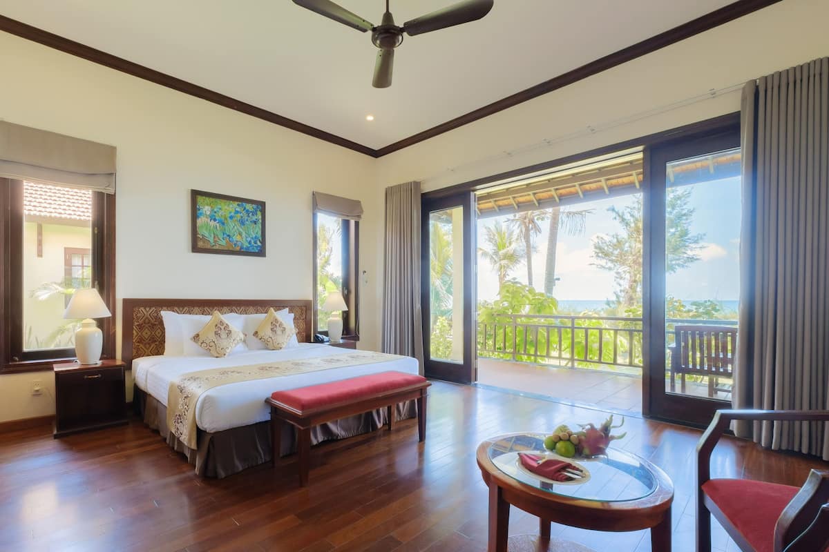 Minibar, in-room safe, desk, blackout drapes