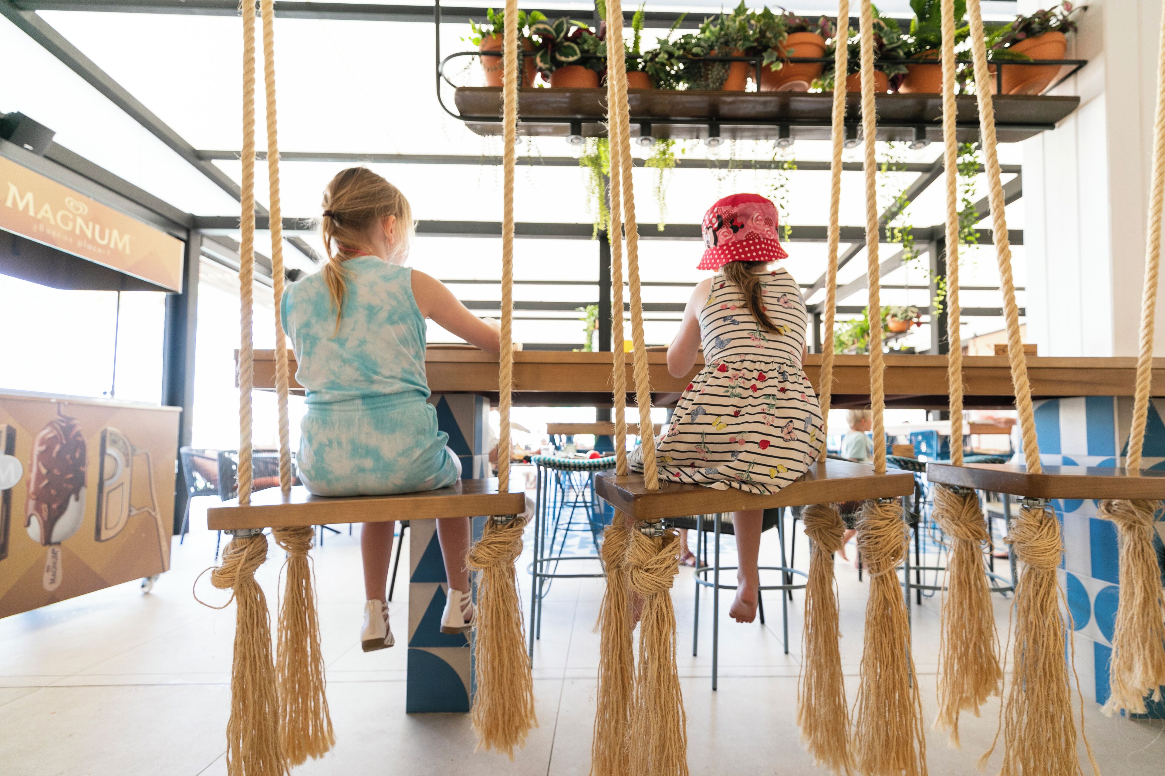 2 restaurants, breakfast, lunch, dinner served; international cuisine