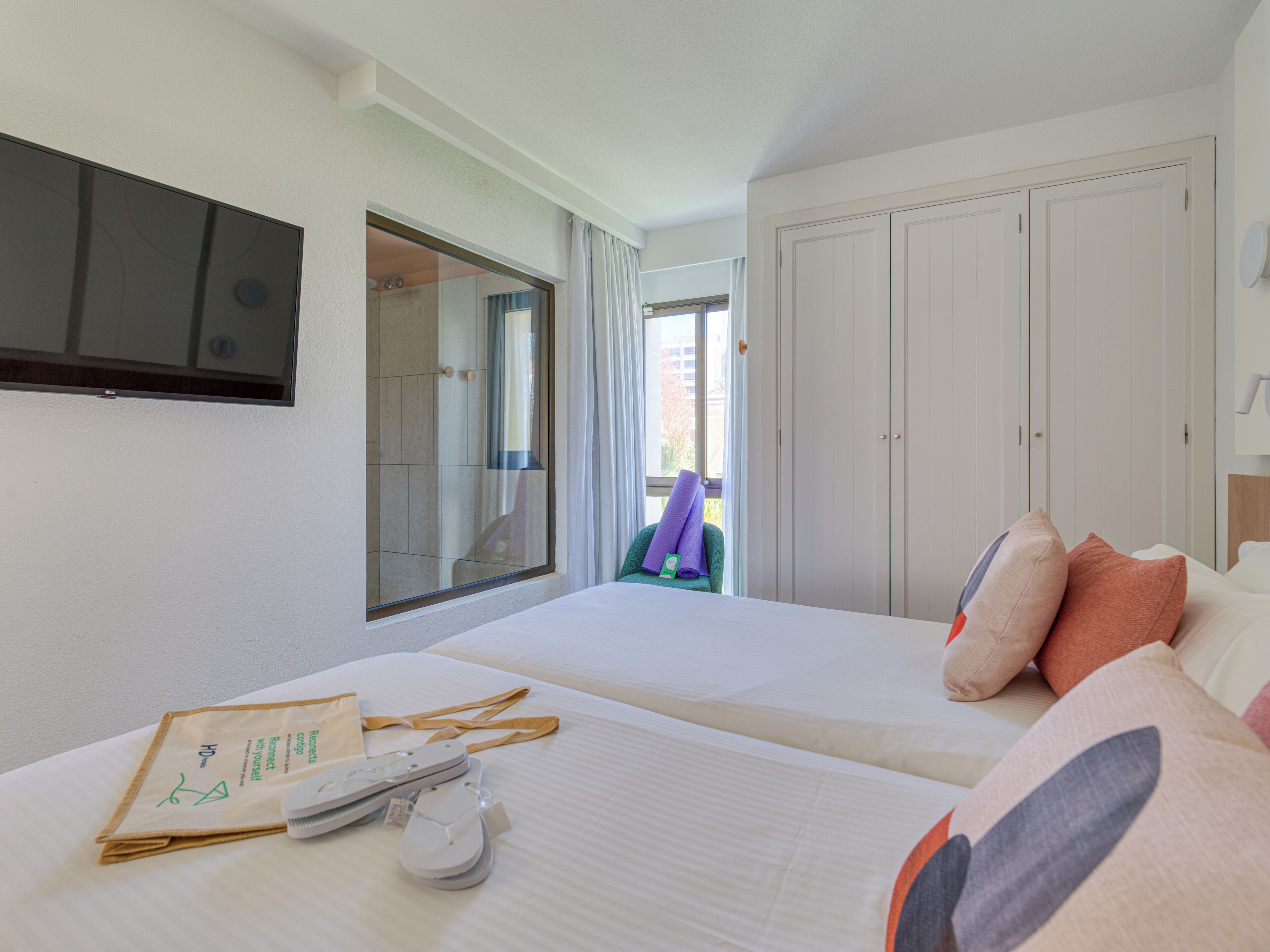 2 bedrooms, in-room safe, desk, laptop workspace