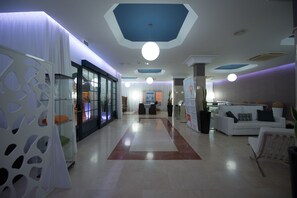 Lobby lounge - Hotel Apartamento Pueblo Marinero Adults Exclusive (Yaiza)