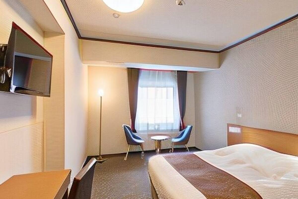 Peti besi dalam bilik, Wi-fi percuma, cadar katil