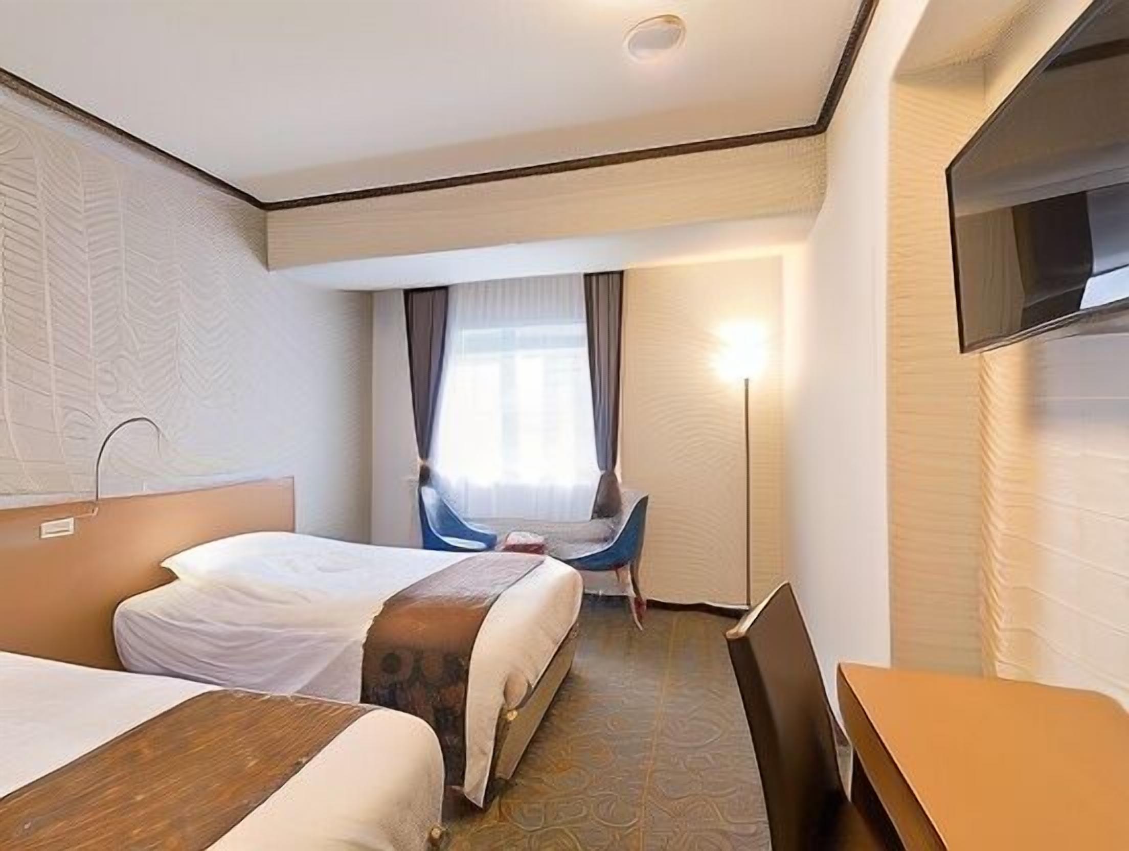 Brankas, Wi-Fi gratis, dan seprai linen