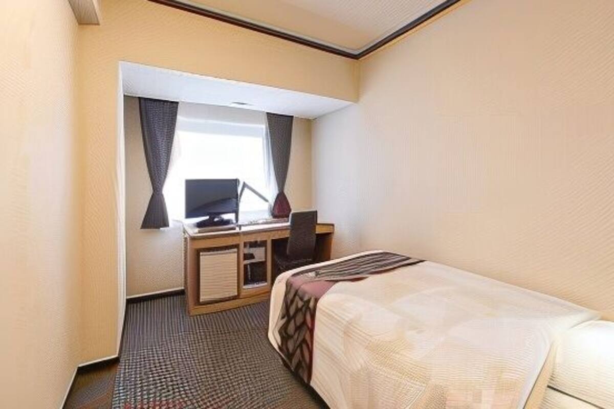 Peti besi dalam bilik, Wi-fi percuma, cadar katil