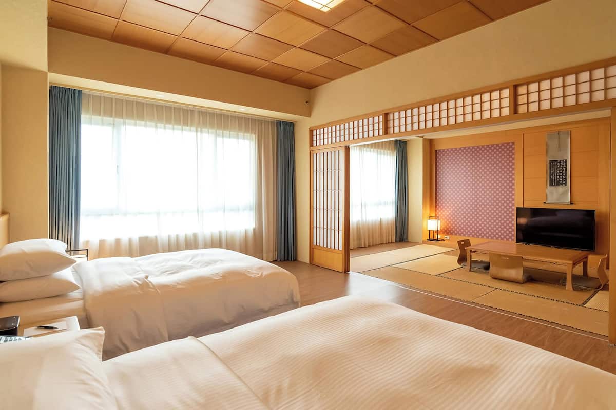 premium bedding, pillow-top beds, minibar, in-room safe