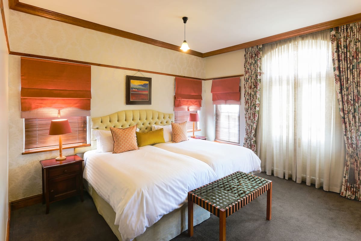 Deluxe Twin Room | 1 bedroom, down duvets, minibar, in-room safe