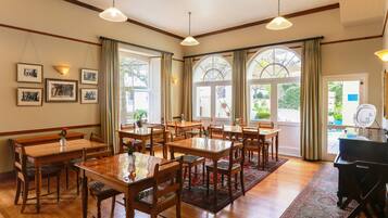 Desayuno completo incluido todos los días