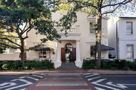 Fachada de la propiedad