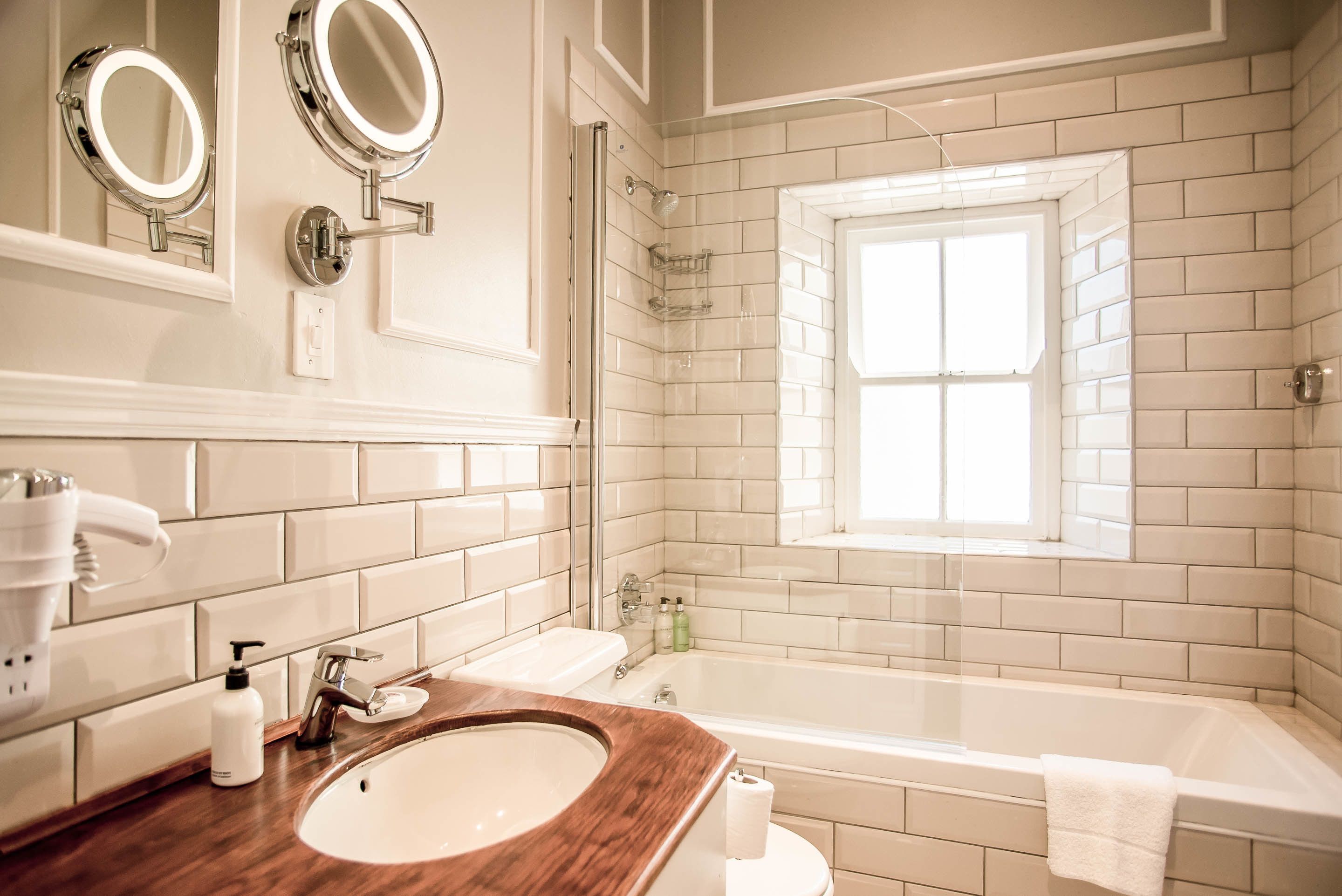 double room, 1 double bed | bathroom | free toiletries, hair dryer, towels