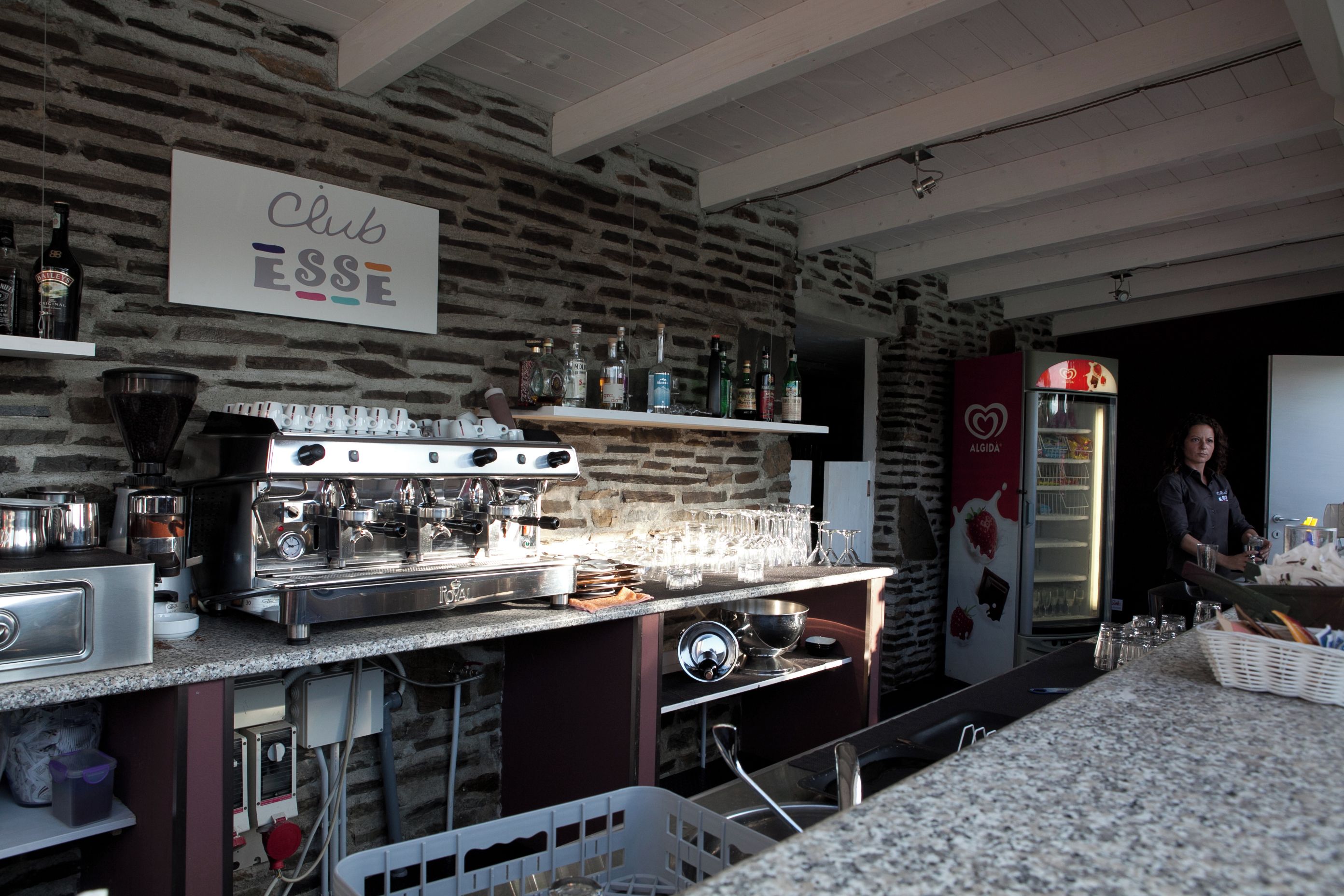 Petit déjeuner, déjeuner et dîner servis sur place