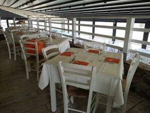 Café da manhã, almoço e jantar