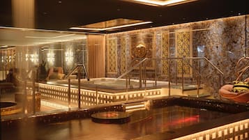 Couples treatment rooms, sauna, hot tub, steam room