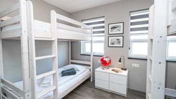 經濟四人房, 共用浴室 | Select Comfort 床墊、書桌、隔音、熨斗/熨衣板